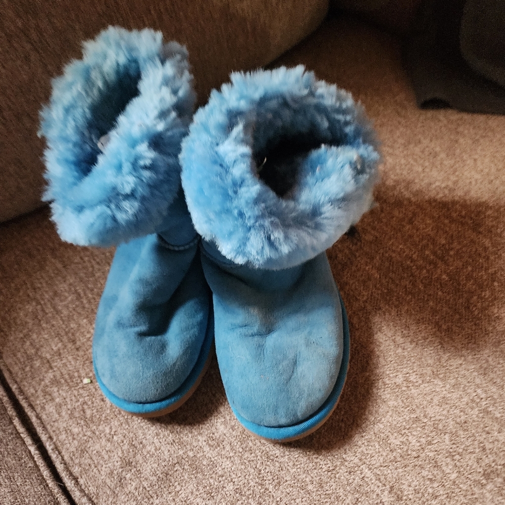 USED Blue UGGS - Picture 15 of 16